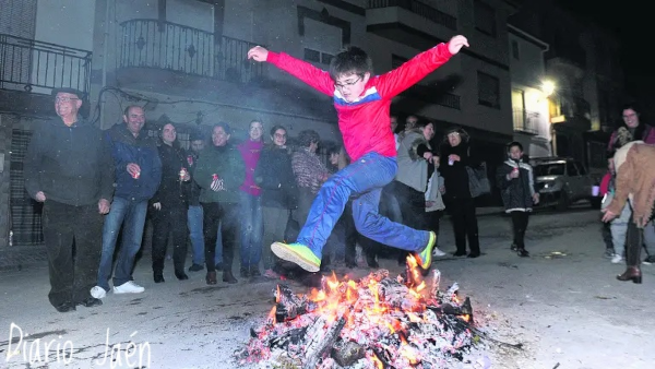 Lumbre de San Antón de Noalejo (Foto: Diario Jaén)