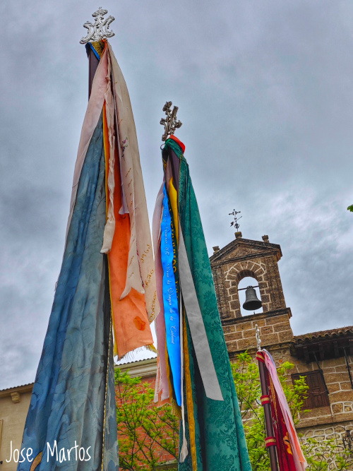 Banderas de la Cofradía de la Virgen de la Cabeza de Noalejo